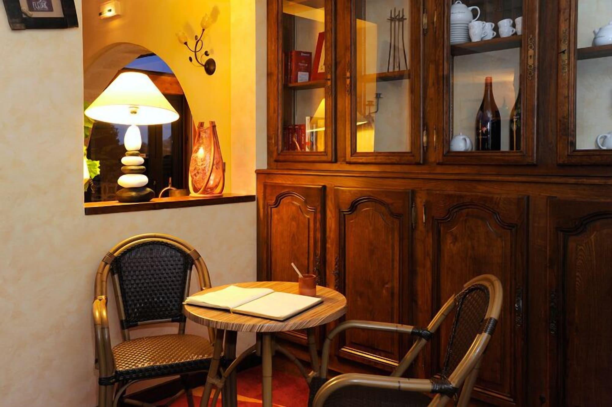 Logis Hotel Des Grands Vins 플루리 외부 사진